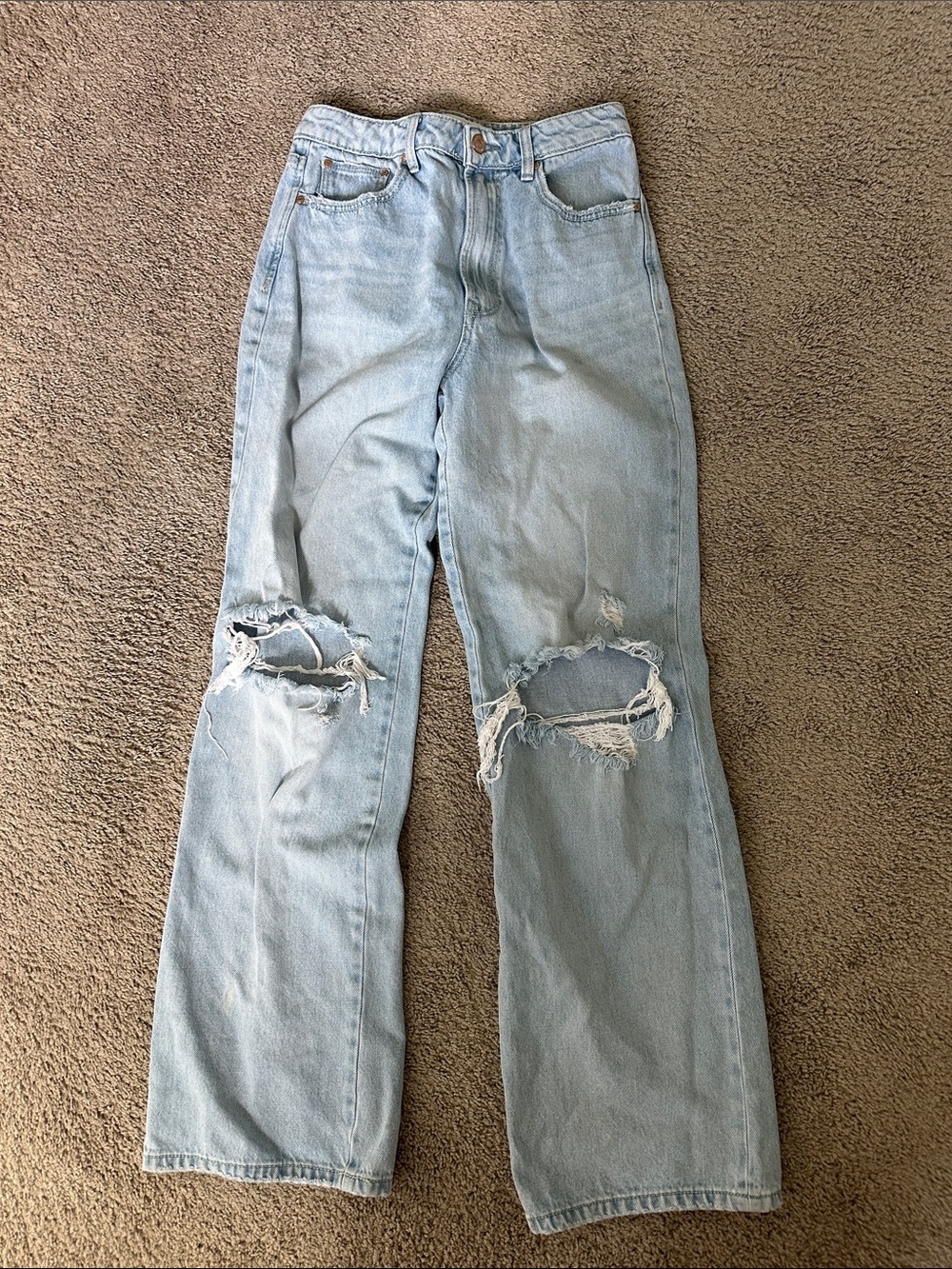 Stradivarius Light Wash Distressed Women’s Jeans